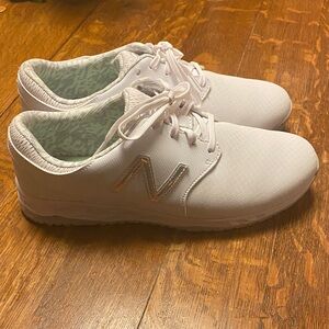New Balance Women’s White Golf Shoes with Metallic Logo Accent